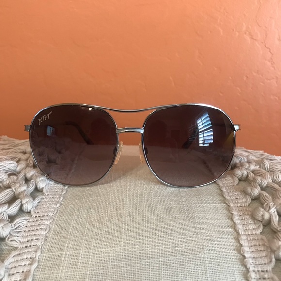 Betsey Johnson Sunglasses with Zip Case - Picture 3 of 5